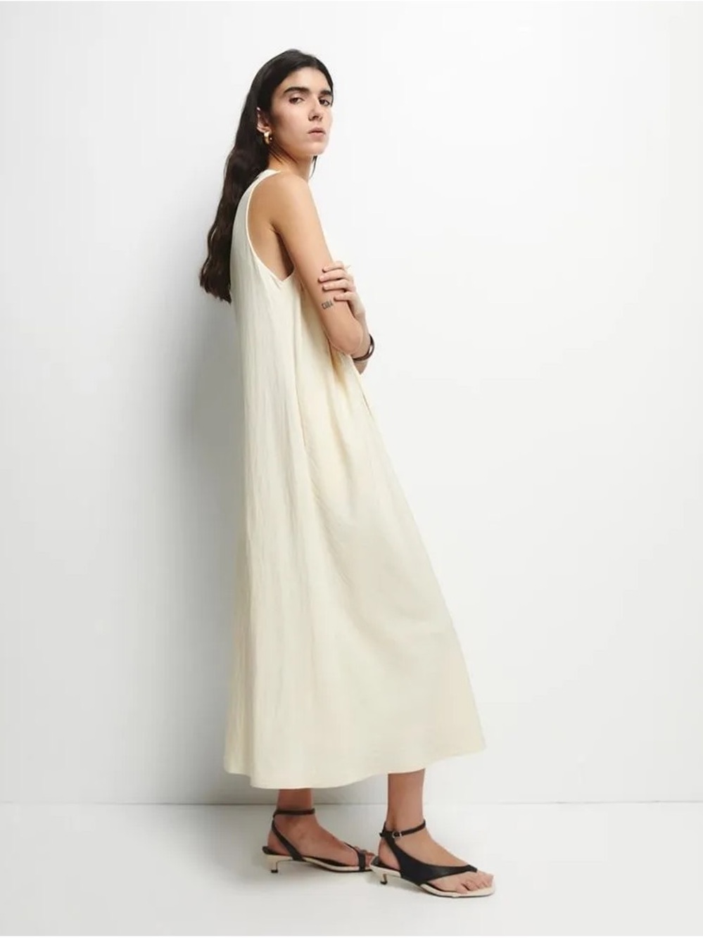 The Nkc Store Sleeveless V-Neck Satin Twist Midi Dress Cream One Size — image 2 of 8